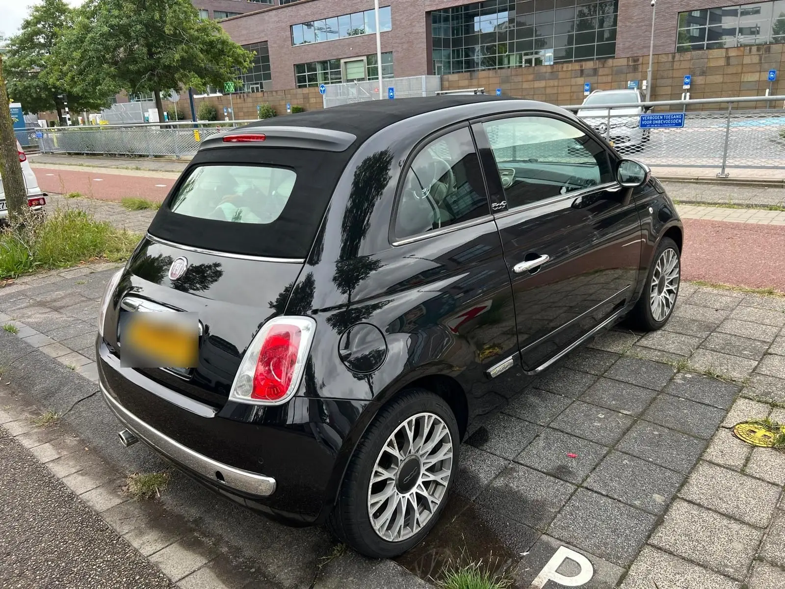 Fiat 500 na exterieurreiniging en polijsten